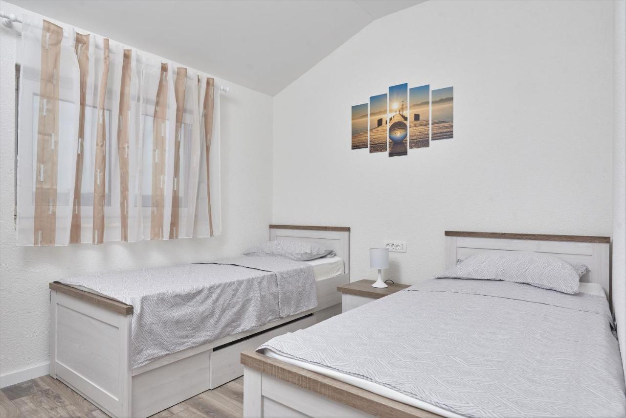 Apartments & Rooms Seaside Kaštela エクステリア 写真